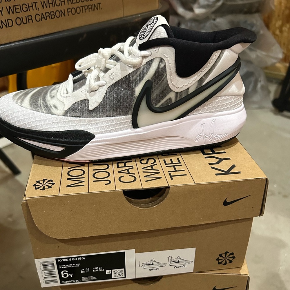 Nike Kyrie 6 Sneakers - Black and White